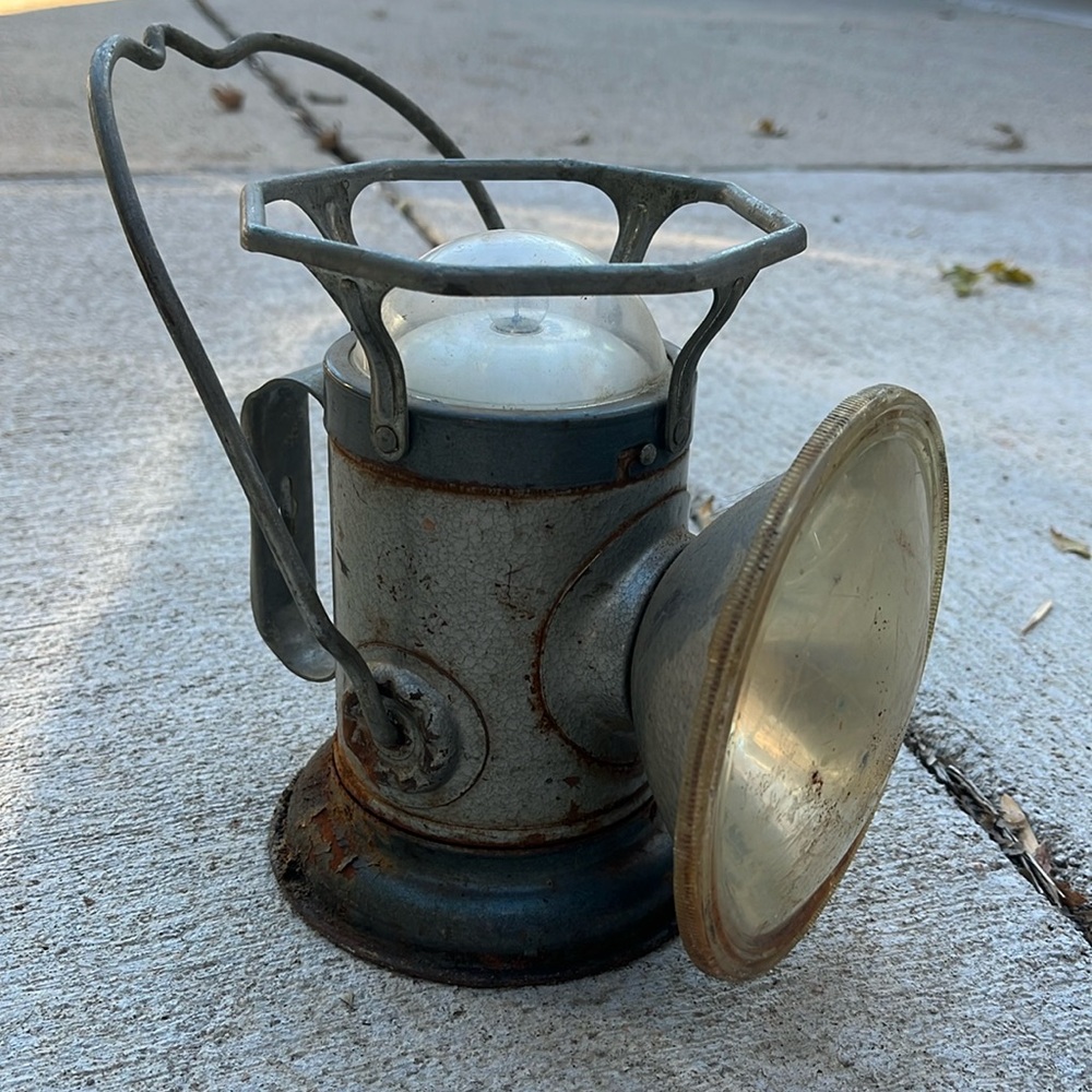 Antique Delta Powerlite battery powered lantern